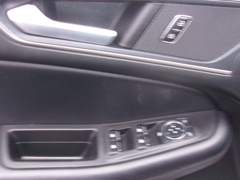 Used 2023 Ford Edge SEL image 8