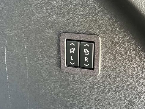 Used 2021 Buick Enclave Avenir w/ Avenir Technology Package AWD/4WD image 23