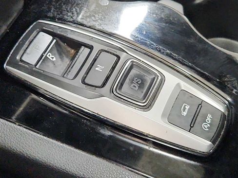 Used 2018 Honda Pilot Touring image 22