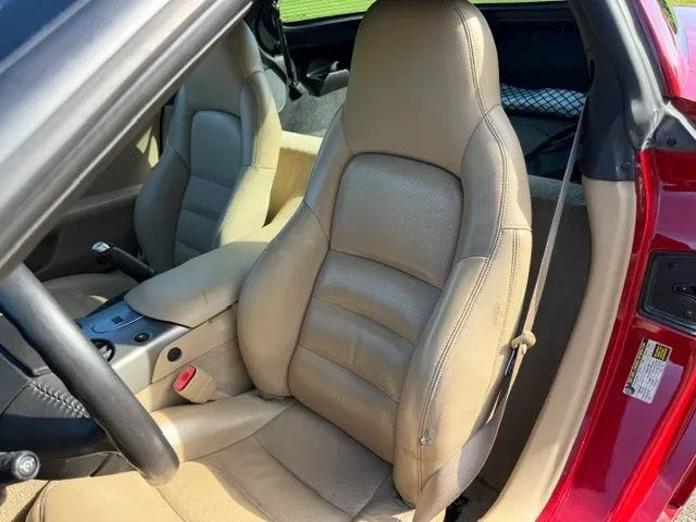 Used 2005 Chevrolet Corvette Coupe w/ Preferred Equipment Group RWD image 28