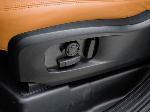 Used 2023 Land Rover Defender 110 SE image 36