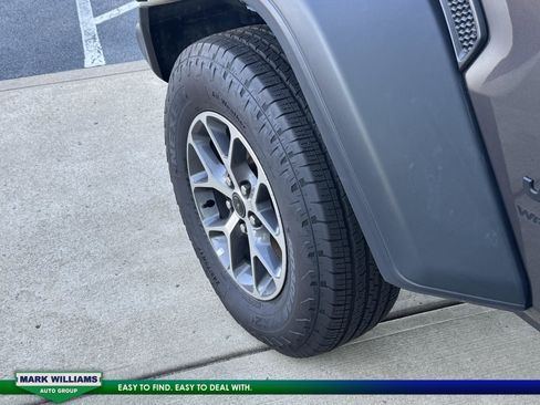 Used 2024 Jeep Wrangler Sport S image 39