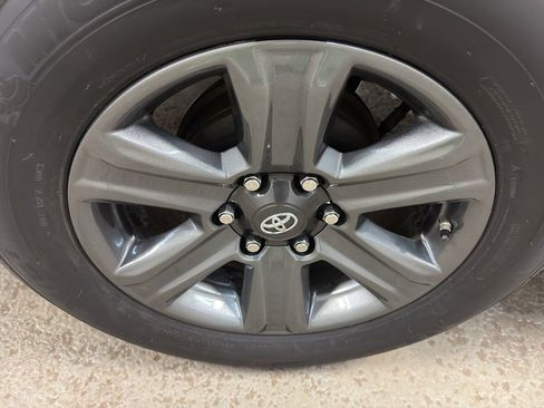 Used 2016 Toyota Tacoma Limited w/ Towing Package image 33