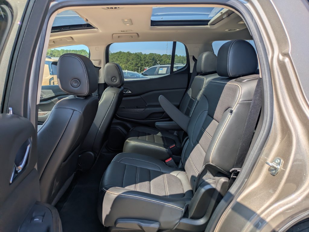 Used 2023 GMC Acadia Denali w/ Denali Ultimate Package FWD image 8