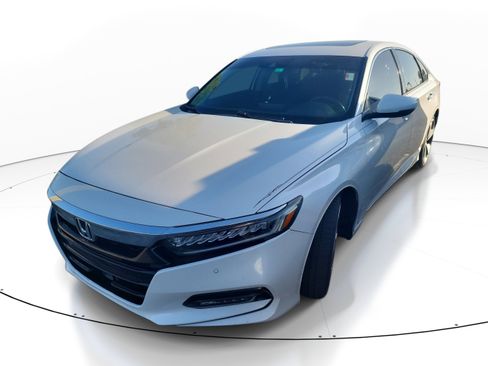Used 2020 Honda Accord Touring image 3