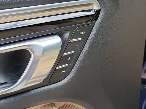 Certified 2023 Porsche Macan AWD/4WD image 26