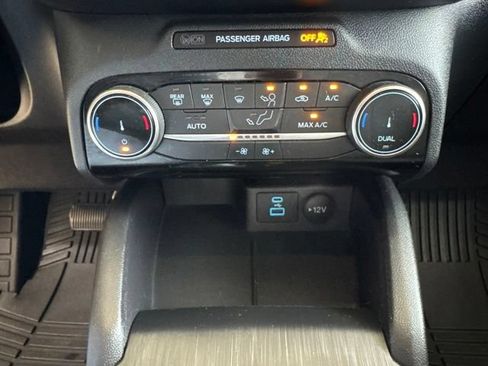 Used 2022 Ford Escape SE w/ SE Sport Appearance Package FWD image 18