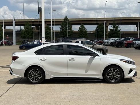 Used 2024 Kia Forte GT-Line w/ GT-Line Premium Package FWD image 3