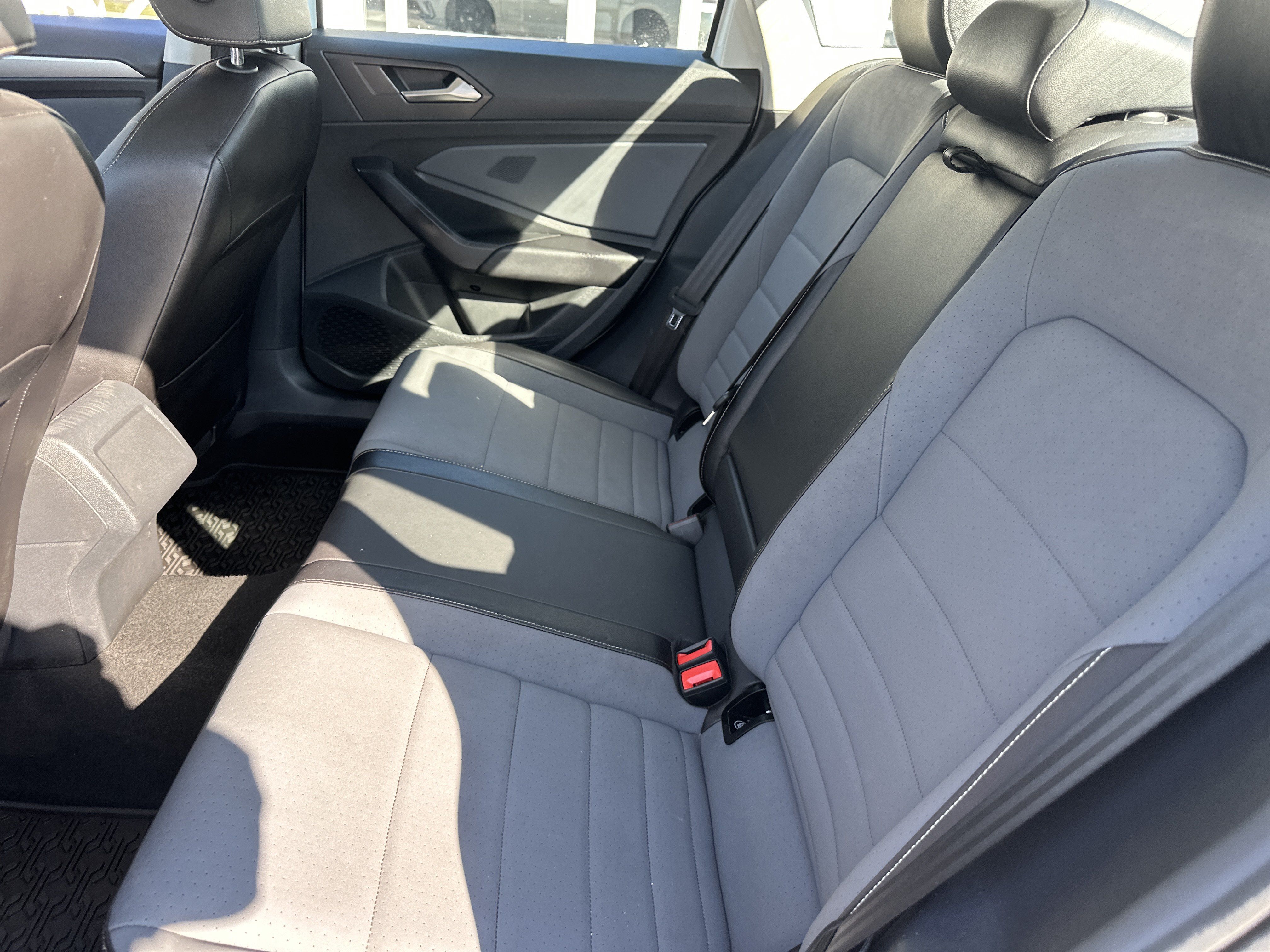 Used 2026 Volkswagen Jetta SE FWD image 9