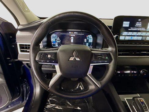 Used 2023 Mitsubishi Outlander SE AWD/4WD image 13