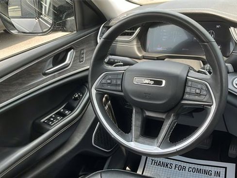 Used 2022 Jeep Grand Cherokee Limited image 21