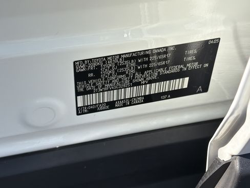 Certified 2025 Toyota RAV4 XLE FWD image 31