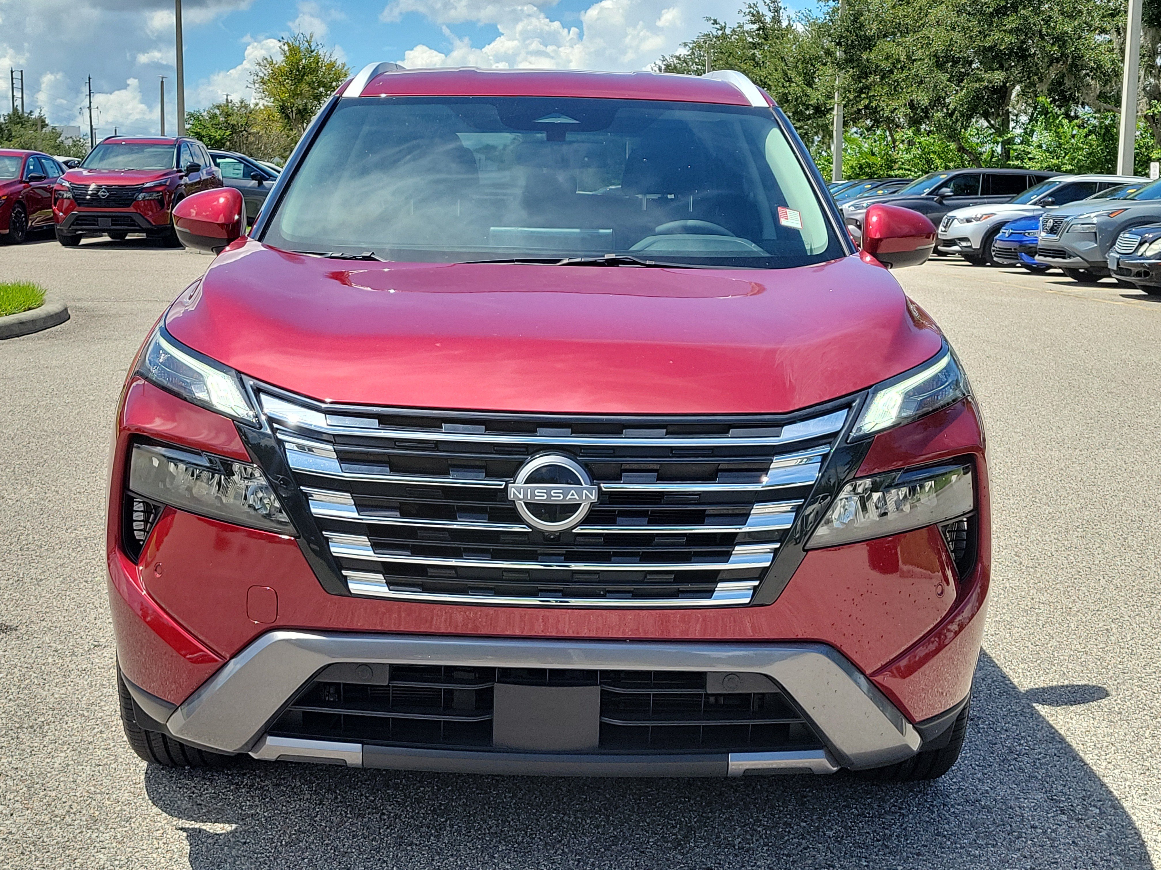 Certified 2025 Nissan Rogue SL FWD image 3