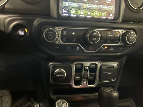Used 2022 Jeep Wrangler Unlimited Sahara AWD/4WD image 24