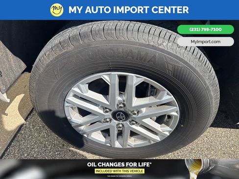 Used 2025 Toyota Tundra SR5 AWD/4WD image 9