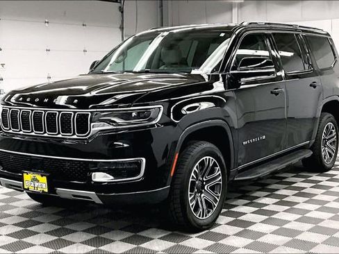 Used 2022 Jeep Wagoneer Series III w/ Rear Seat Video Group 1 AWD/4WD image 10