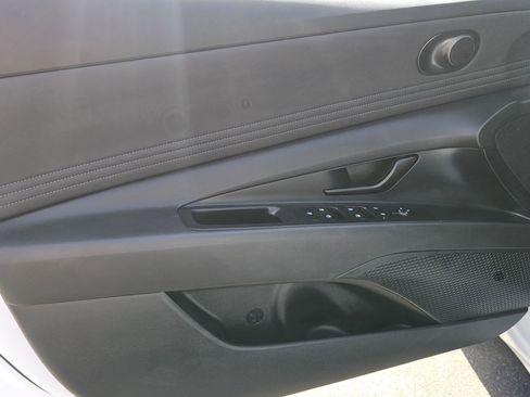 Certified 2025 Hyundai Elantra Sport FWD image 11