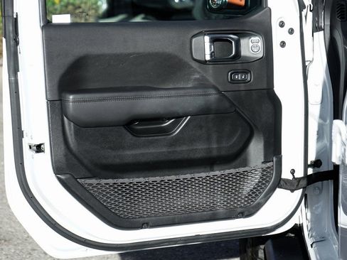 Used 2023 Jeep Wrangler Sahara image 16