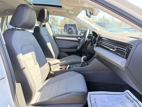 Used 2025 Volkswagen Jetta SE image 19