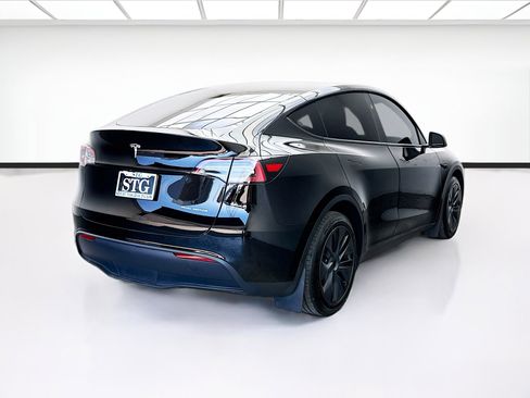 Used 2024 Tesla Model Y Long Range AWD/4WD image 4