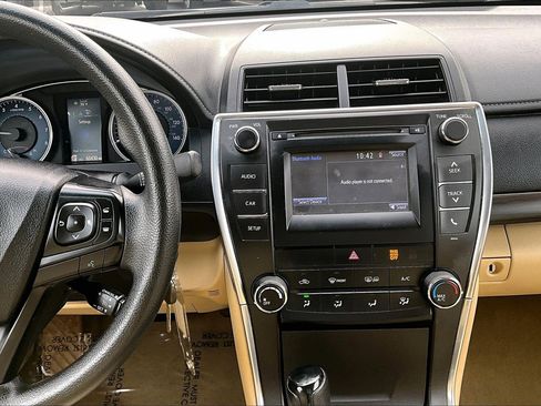Used 2016 Toyota Camry LE image 6