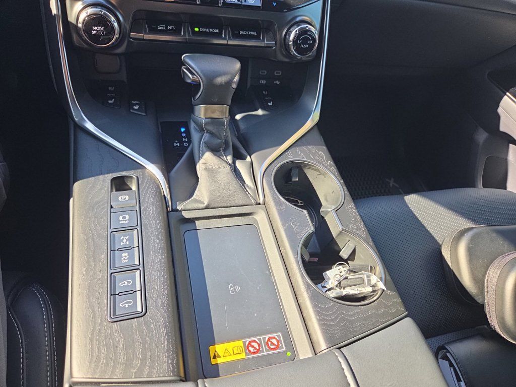 Used 2026 Lexus LX 600 4WD w/ Accessory Package (2T) image 17