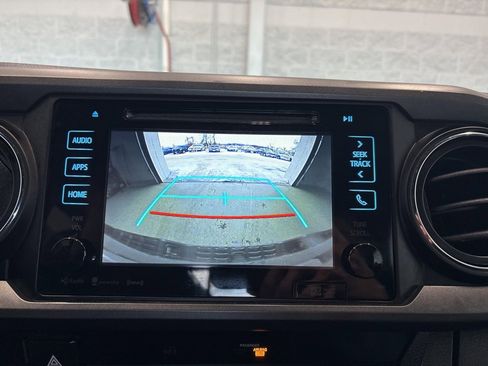 Used 2017 Toyota Tacoma TRD Sport w/ Tow Package image 30