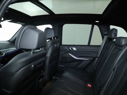 Used 2022 BMW X5 xDrive40i w/ M Sport Package image 15