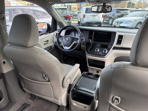 Used 2015 Toyota Sienna XLE 8 Passenger 4dr Mini Van image 51