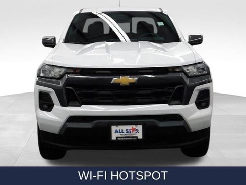 Used 2023 Chevrolet Colorado LT w/ LT Convenience Package II AWD/4WD image 2