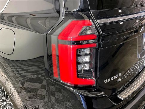 New 2026 Nissan Armada SL w/ Captain's Chari Seat Package AWD/4WD image 37