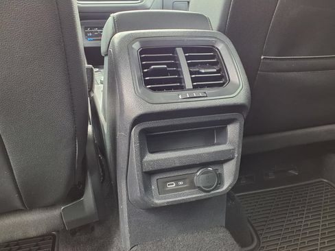 Used 2023 Volkswagen Tiguan SE w/ Panoramic Sunroof Package AWD/4WD image 34