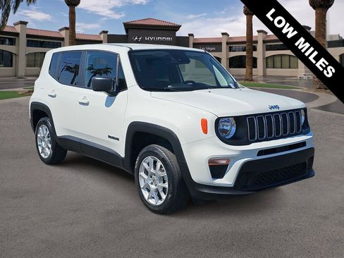 Used 2023 Jeep Renegade Latitude AWD/4WD image 2