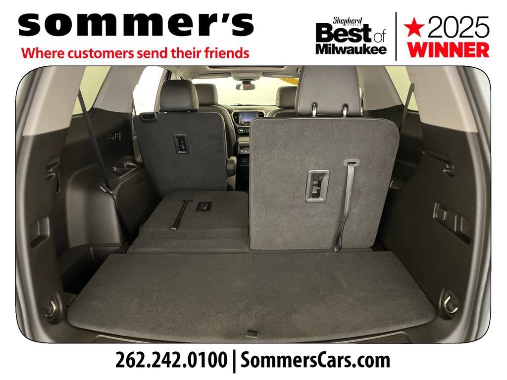 Used 2023 GMC Acadia AT4 w/ Technology Package AWD/4WD image 28