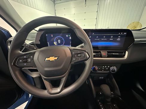 Used 2024 Chevrolet TrailBlazer LS w/ LS Convenience Package AWD/4WD image 35