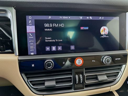 Used 2025 Porsche Macan image 15