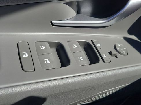 Certified 2025 Hyundai Elantra SEL FWD image 14