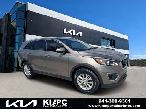 Used 2018 Kia Sorento FWD image 1