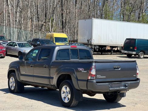 Used 2011 Toyota Tacoma 4x4 Double Cab w/ TRD Sport Pkg image 4