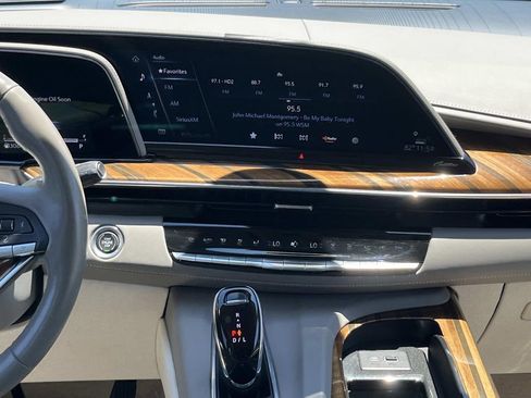 Used 2022 Cadillac Escalade Premium Luxury Platinum w/ LPO, Radiant Package AWD/4WD image 16