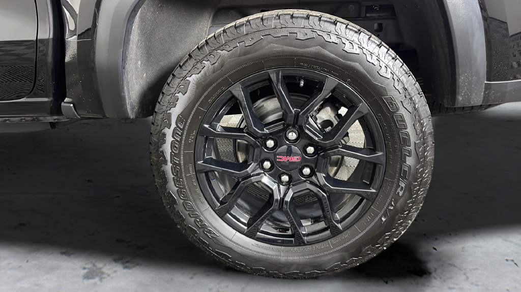 Used 2025 GMC Canyon AT4 AWD/4WD image 37
