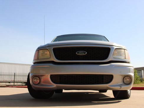 Used 2000 Ford F150 Lightning RWD image 25
