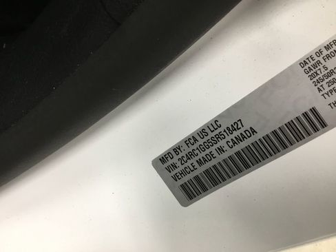 Used 2025 Chrysler Pacifica Limited image 9