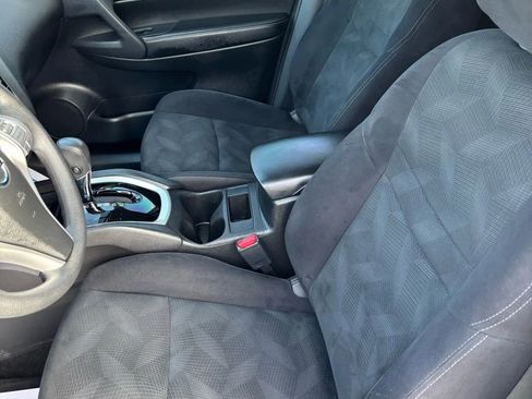 Used 2014 Nissan Rogue SV image 10