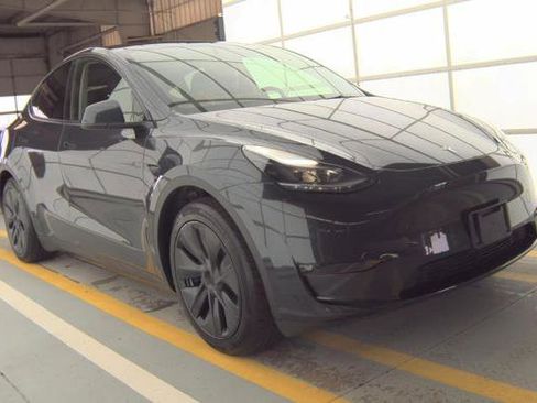 Used 2025 Tesla Model Y Long Range AWD/4WD image 3