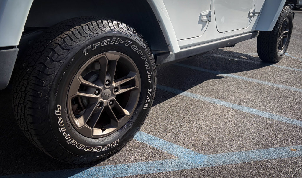 Used 2016 Jeep Wrangler Unlimited Sahara AWD/4WD image 21