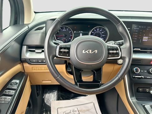 Used 2024 Kia Carnival LX FWD image 21