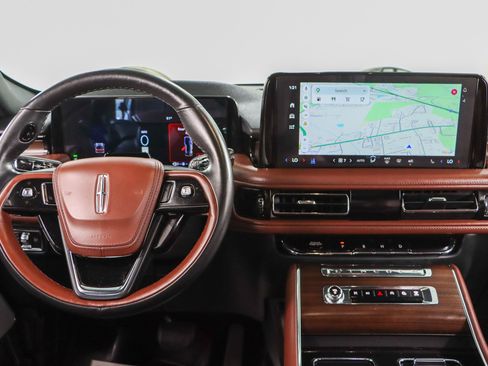 Used 2025 Lincoln Aviator Reserve w/ Equipment Group 201A AWD/4WD image 17