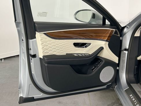 New 2026 Bentley Flying Spur Plug-In Hybrid image 12