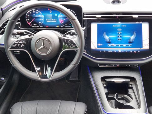 Used 2025 Mercedes-Benz E 350 4MATIC Sedan image 18